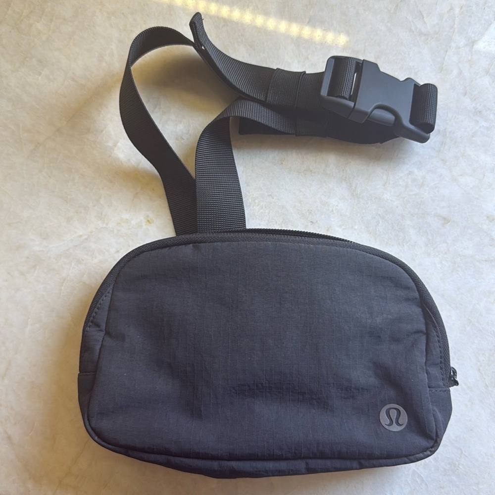 lululemon athletica fanny pack